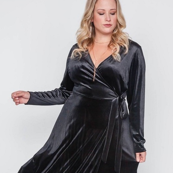 Stunning plus size velvet formal gown maxi dress - Picture 2 of 5
